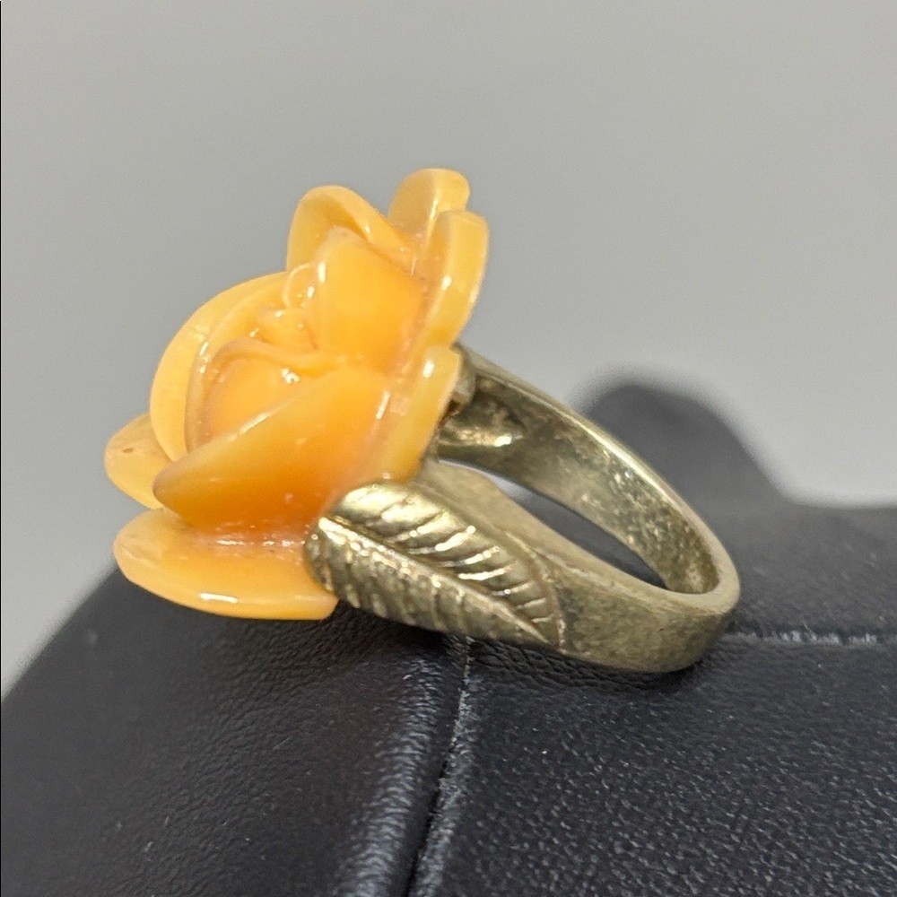 Vintage Elegant Gold Tone Carved Rose Ring Estate Retro - Picture 2 of 6